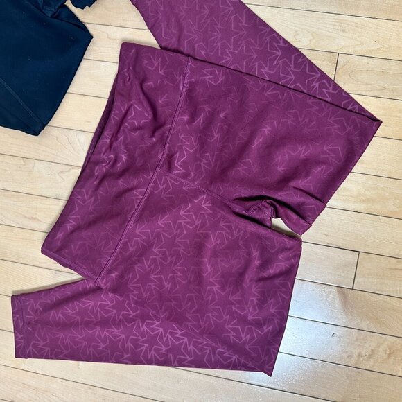 Set of TWO GAP FIT Eclipse Leggings Pants Size Medium Maroon Stars Back - Picture 2 of 10
